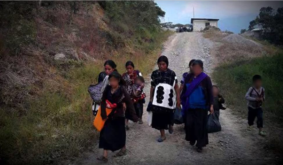 Regresan a Chenalhó 34 familias desplazadas en Chiapas