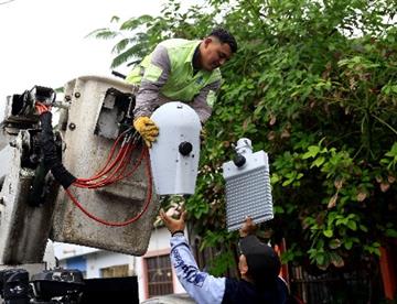 Instala Guadalupe 400 luminarias con tecnología LED en Valle Soleado