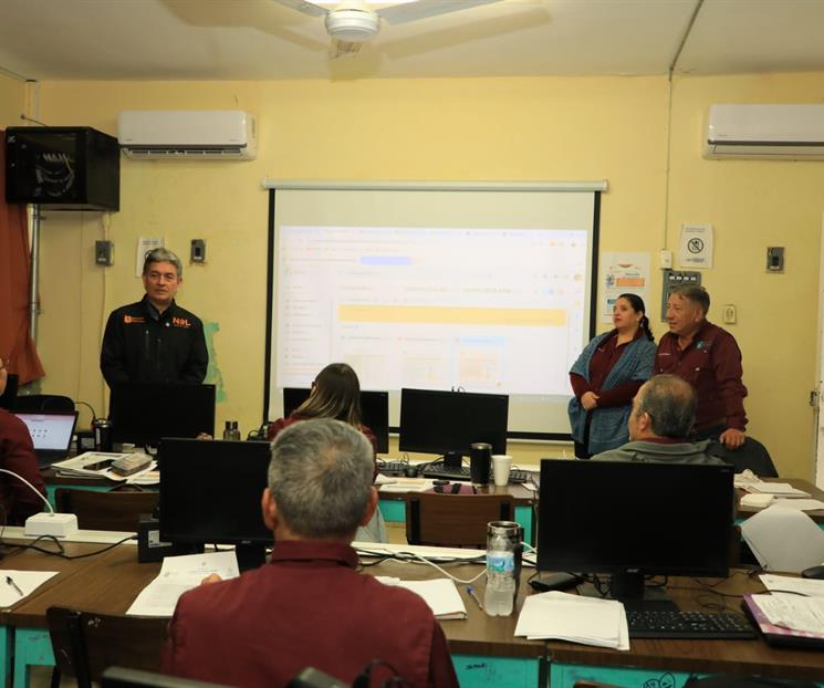 Capacitan a maestros en uso de inteligencia artificial