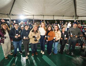 Entregan 8 mil lentes con ‘Monterrey Se Ve Mejor’