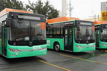Entrega gobernador 14 nuevas unidades de transporte urbano
