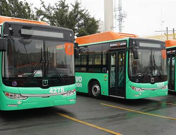 Entrega gobernador 14 nuevas unidades de transporte urbano