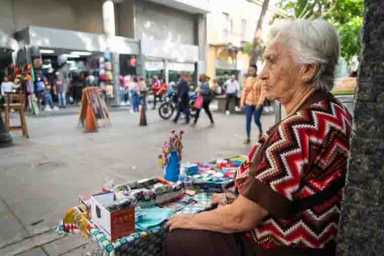 Agrega la informalidad a 56 mil adultos mayores