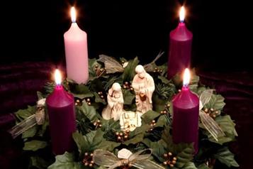 Corona de Adviento 2025: ¿qué color de vela se enciende primero?