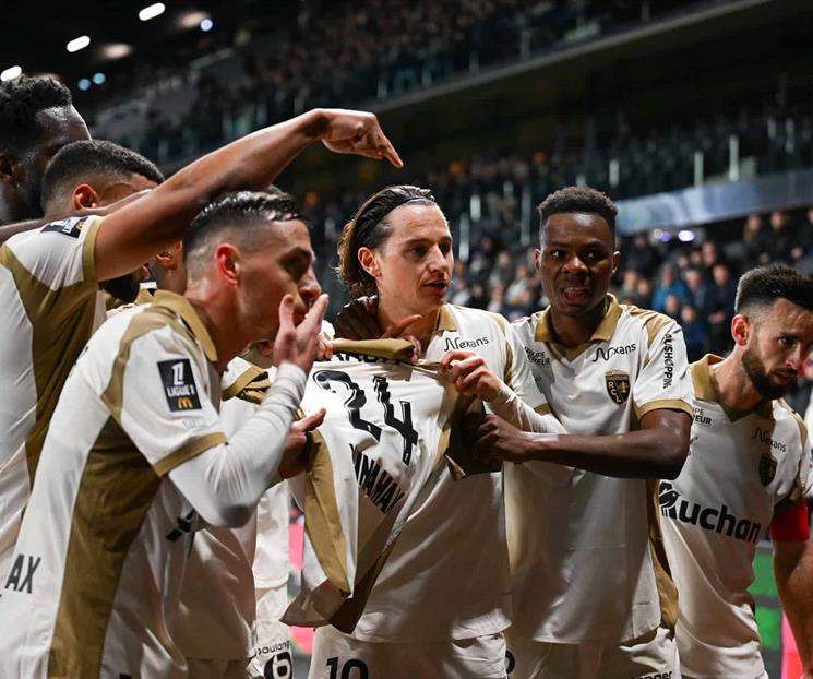 Lens vence al Angers y lideran Liga de Francia