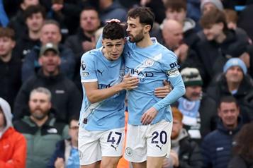 Se mantiene el City peleando en la Premier