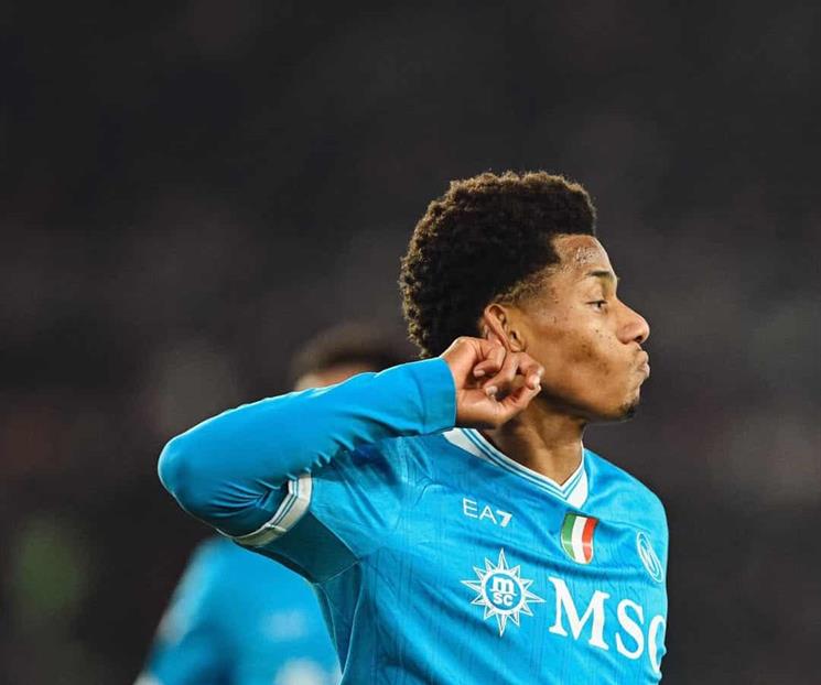 Gana el Napoli para igualar al líder Milán Gana el Napoli para igualar al líder Milán