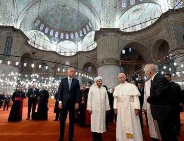Visita el papa León XIV la Mezquita Azul sin momento de oración