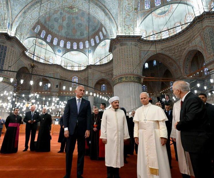 Visita el papa León XIV la Mezquita Azul sin momento de oración