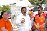 Entregan apoyos a afectados