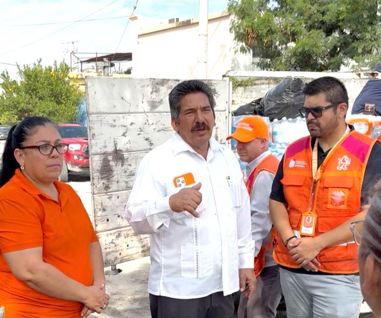 Entregan apoyos a afectados