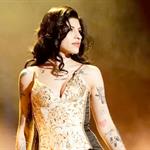 Regaña Cazzu a fans chilenos en su concierto