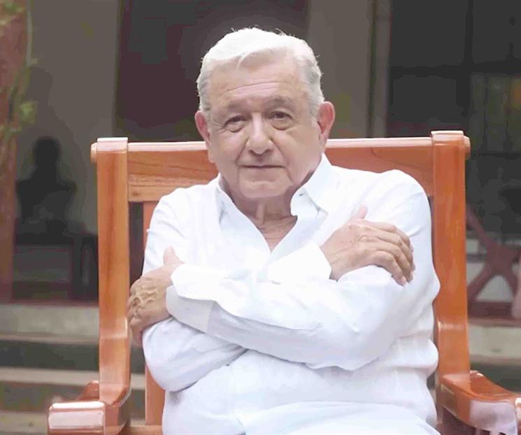 Reaparece AMLO para anunciar lanzamiento de su libro Grandeza