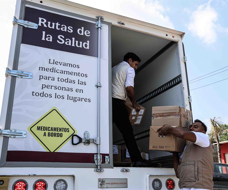 Reciben comunidades kits de medicinas en pangas