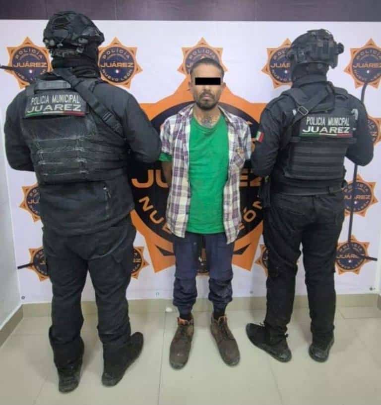 Durante un operativo policiaco registrado en calles del municipio de Juárez, policías preventivos, lograron la detención de un narco distribuidor, en la colonia Hacienda San José.