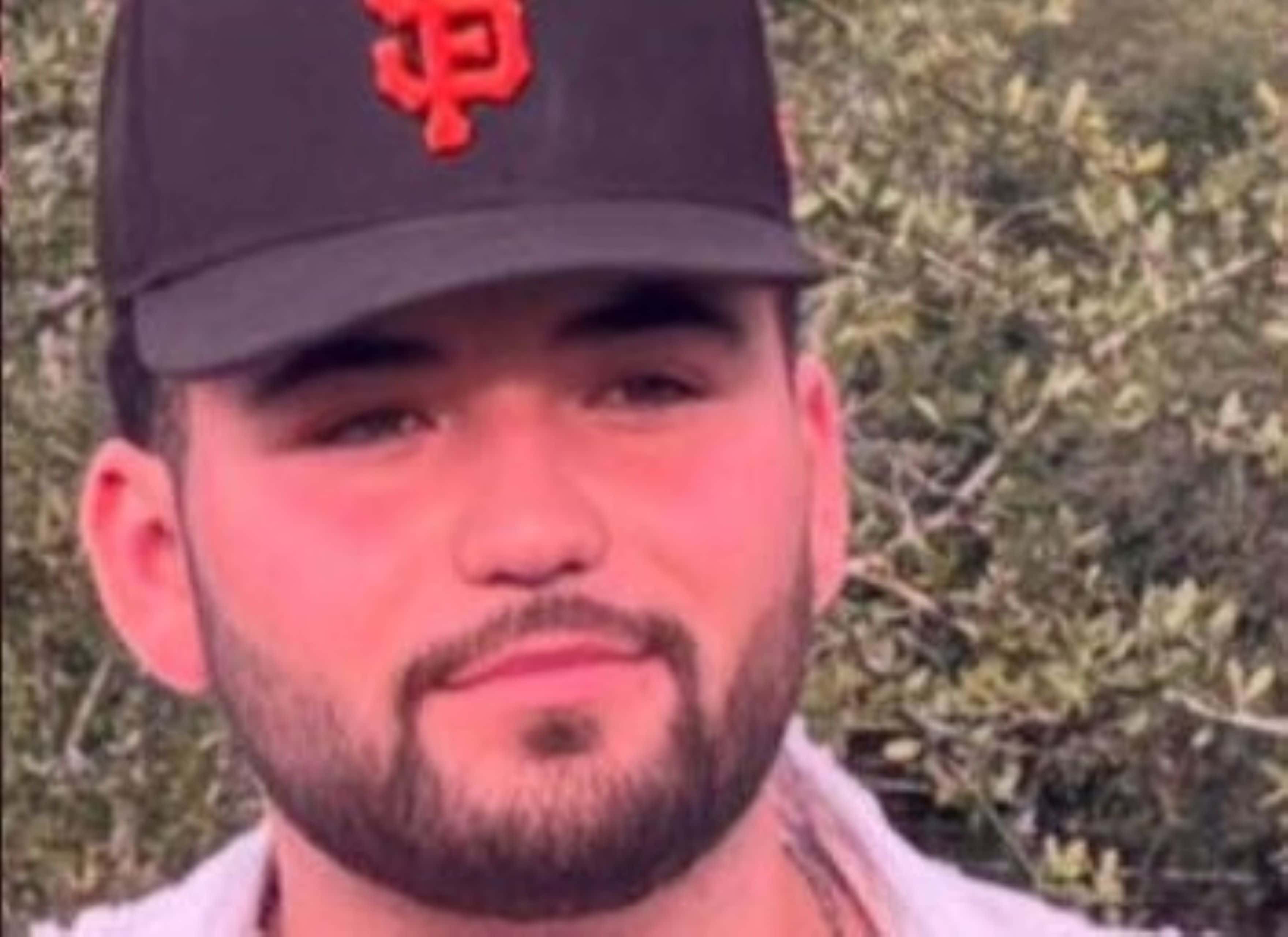 Un hombre perdió la vida en forma trágica, al estrellar su automóvil contra una cerca, en un tramo carretero del municipio de Cadereyta.