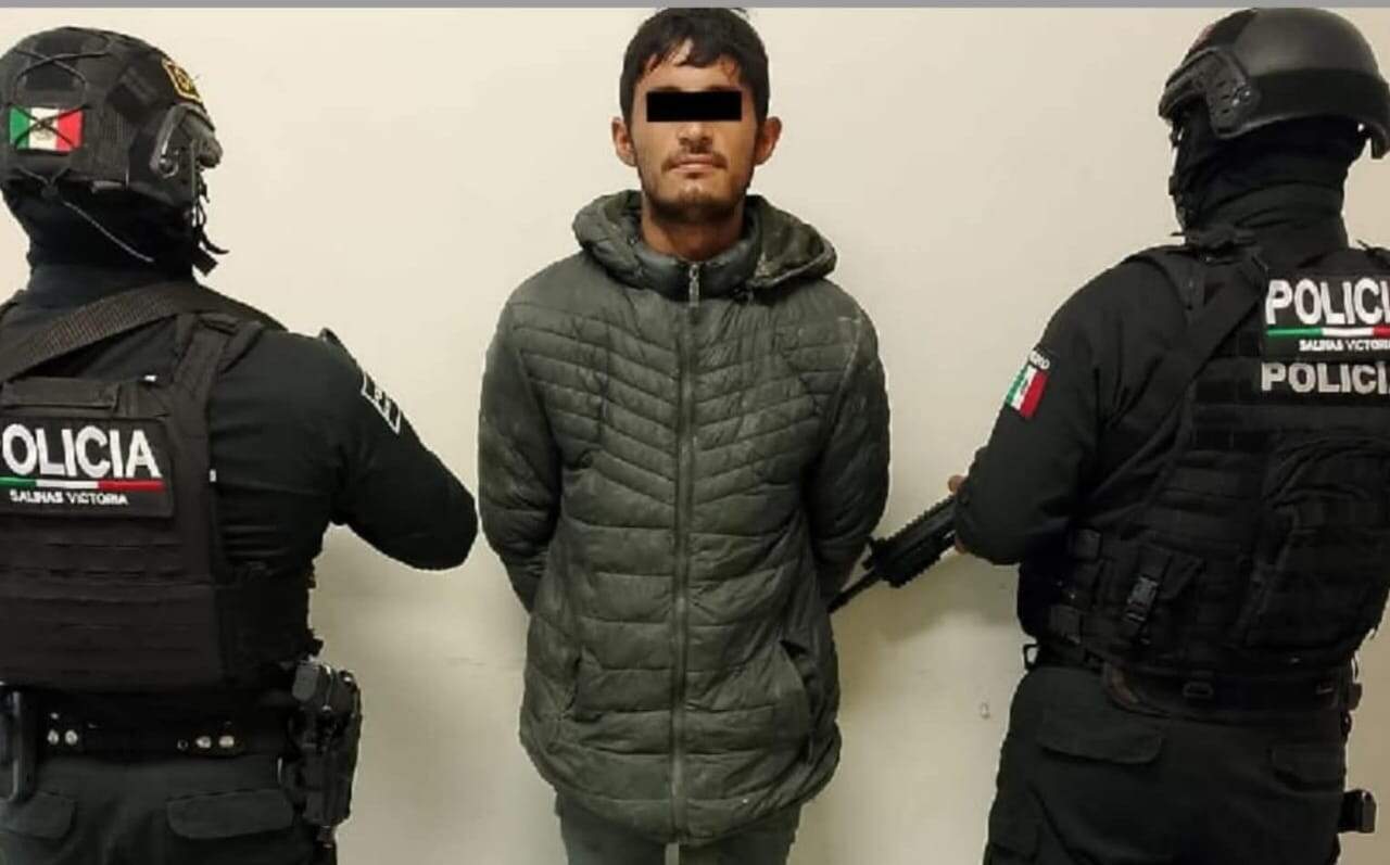 Elementos de la Secretaría de Seguridad y Vialidad de Salinas Victoria detuvieron a un hombre por robo de autopartes en un Parque Industrial de Salinas Victoria.