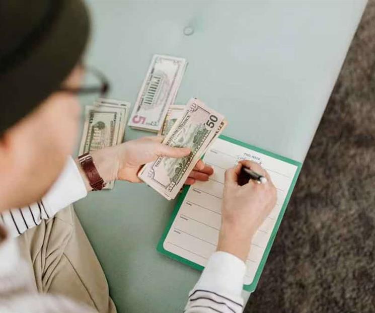 Proponen educación financiera en secundaria