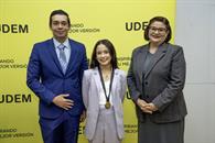 Premia UDEM talento y formación integral de egresada