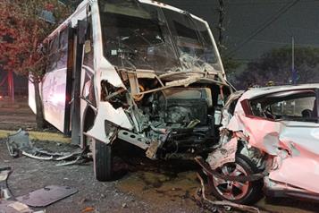 Deja choque múltiple 33 heridos en García