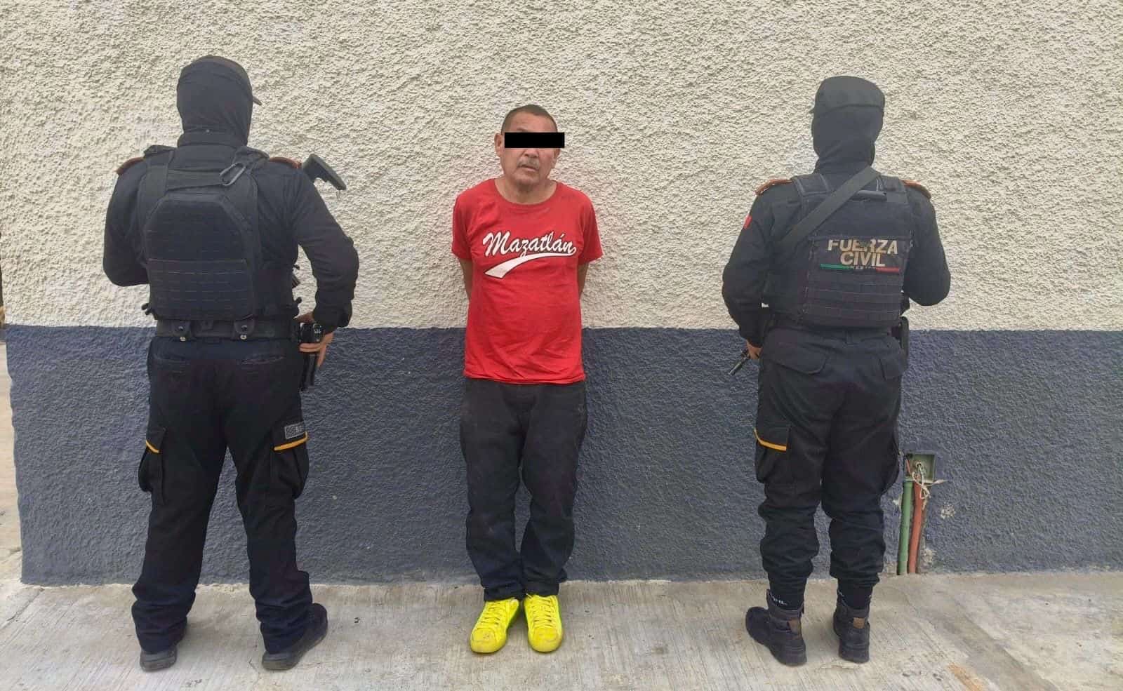 Tras haber recibido el reporte de detonaciones de arma de fuego, elementos de Fuerza Civil efectuaron la detención de un hombre presuntamente armado, al sur de Monterrey.