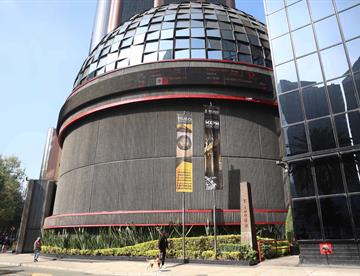 Peso cierra con ligera pérdida; mercados terminan a la baja