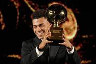 Recibe Desiré Doue el Golden Boy