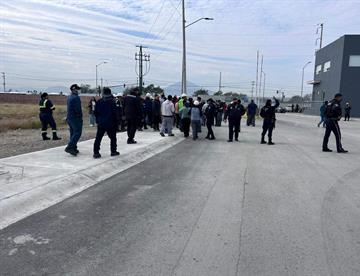 Evacuan a casi mil trabajadores por fuga de gas