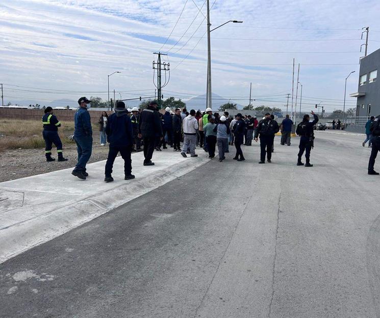Evacuan a casi mil trabajadores por fuga de gas