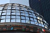 Peso cierra con ligera ganancia en medio de una baja volatilidad