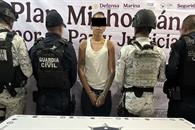 Desmantelan siete tomas clandestinas y detienen a cinco en Michoacán