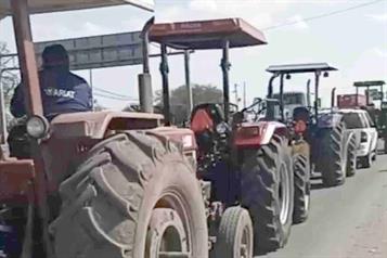 Bloquean transportistas nuevamente carreteras en México