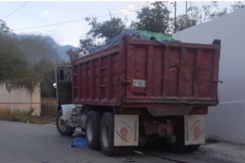 Fallece motociclista arrollado por camión de carga
