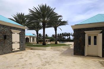 Publican demócratas imágenes inéditas de la isla privada de Epstein