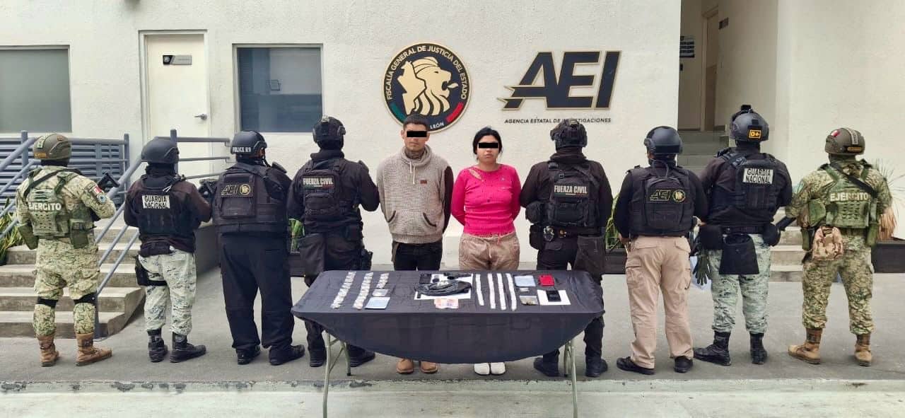 Como resultados de trabajos estratégicos, el Grupo de Coordinación Metropolitana realizó la captura de un hombre y una mujer con diversas dosis de drogas y un arma, en el municipio de Escobedo.