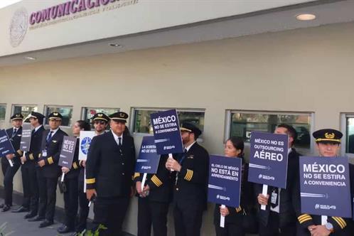 Revisaran autorización de pilotos extranjeros en mesas de trabajo