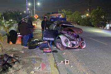 Vuelca auto en Cadereyta