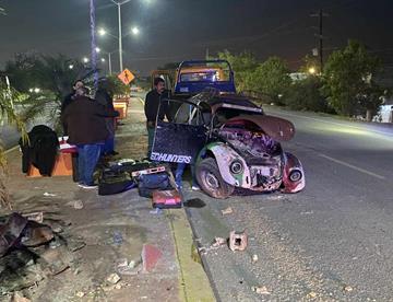 Vuelca auto en Cadereyta