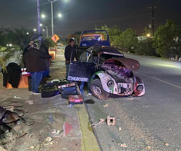 Vuelca auto en Cadereyta