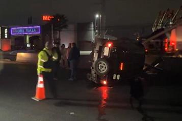 Vuelca camioneta en la Laredo