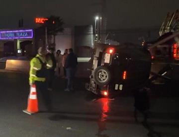 Vuelca camioneta en la Laredo
