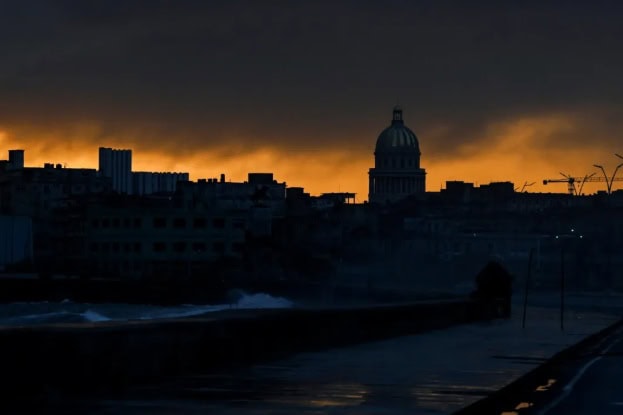 Masivo apagón en Cuba; 3.5 millones de personas a oscuras Masivo apagón en Cuba; 3.5 millones de personas a oscuras