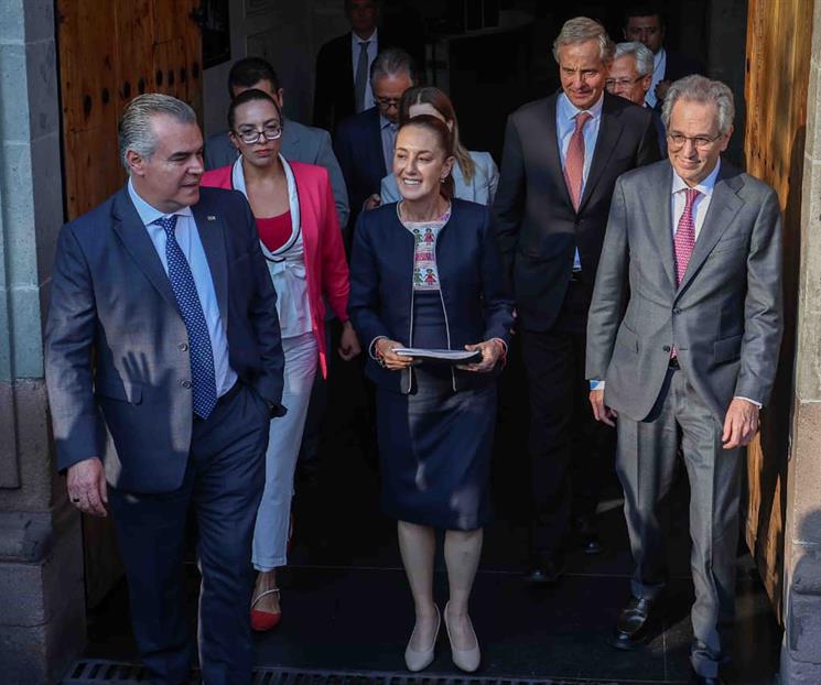 Sheinbaum llega a reunión con el Consejo Mexicano de Negocios Sheinbaum llega a reunión con el Consejo Mexicano de Negocios