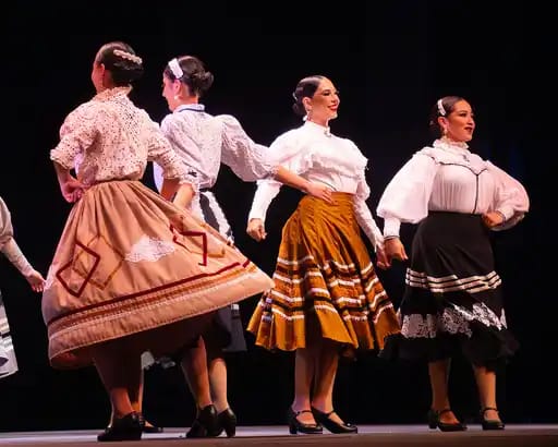 Conjugan el talento de una diversidad de creadores