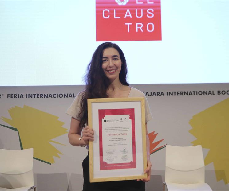 Recibe Fernanda Trías Premio de Literatura Sor Juana Inés de la Cruz