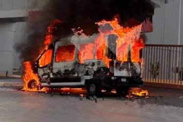 Acaba fuego con transporte de personal