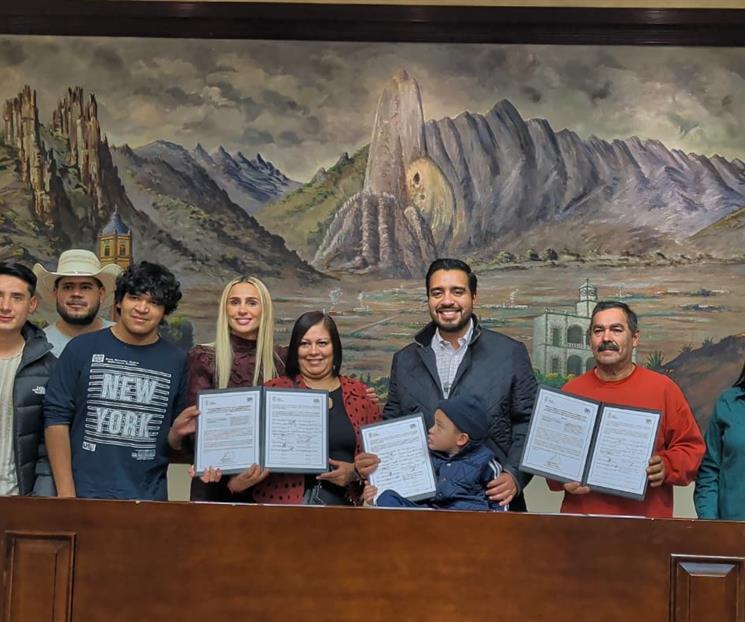 Firman convenio de colaboración SC y padres de niños autistas Firman convenio de colaboración SC y padres de niños autistas