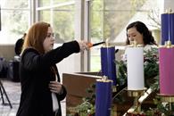 Dan inicio al Tiempo de Adviento con oración y encendido de vela Dan inicio al Tiempo de Adviento con oración y encendido de vela