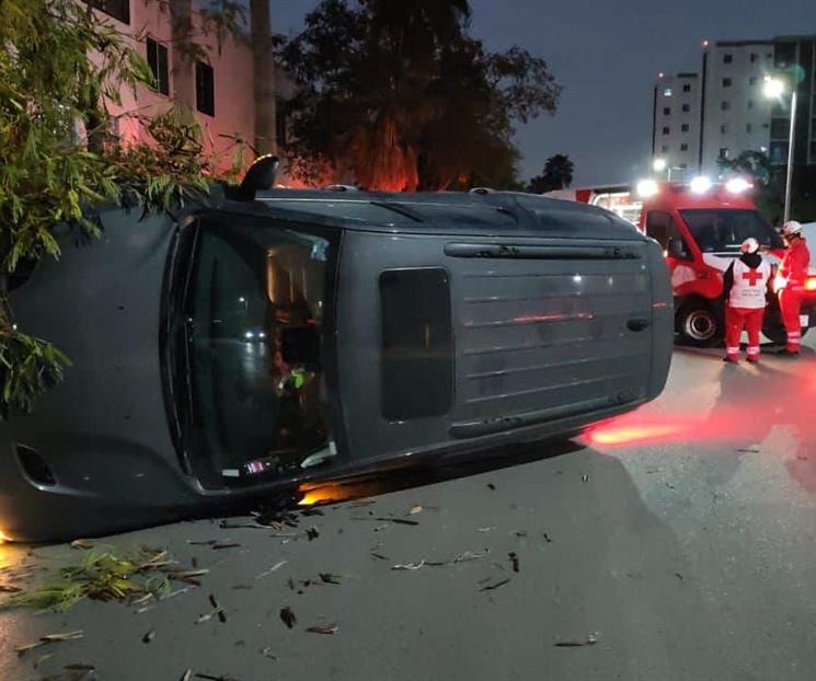 Dormita y termina volcada Dormita y termina volcada