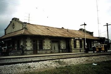 Arde estaci&oacute;n del ferrocarril en Montemorelos